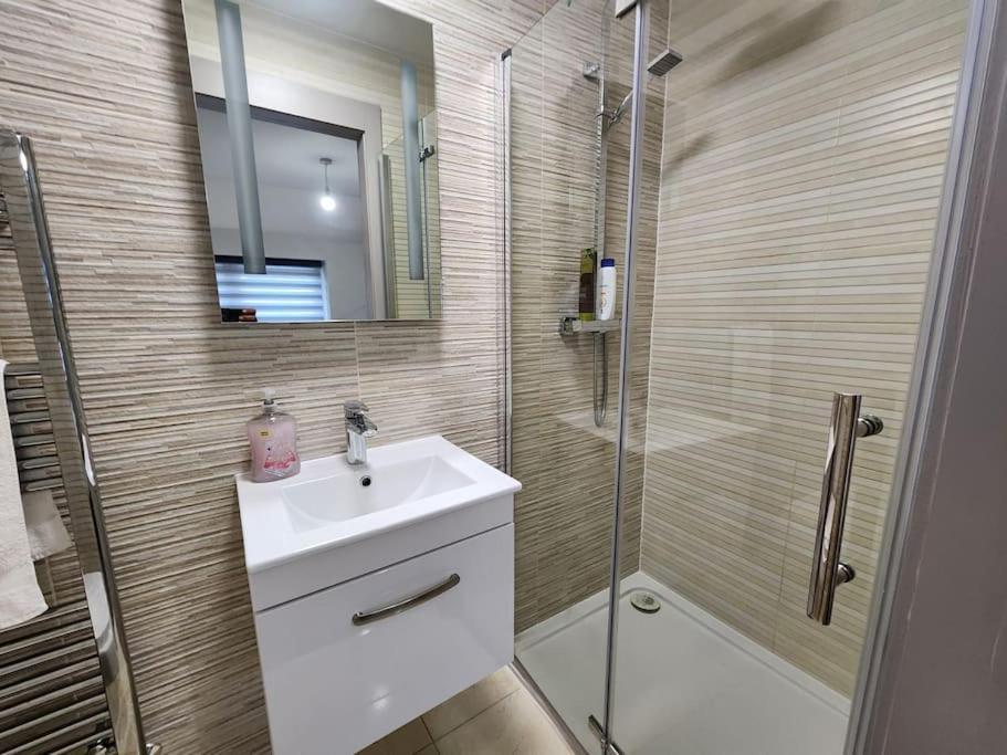 Horizon House, Modern 2-Bedroom Flat 2, Parking, Netflix, Oxford Exterior photo